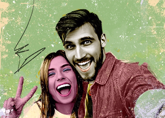Pop-Art Paar macht Selfie mit Victory-Zeichen auf grünem Vintage-Hintergrund