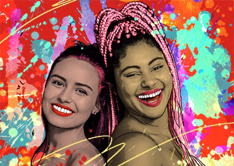 Zwei Freundinnen im bunten Pop-Art-Stil vor farbenfrohem Spritzer-Hintergrund