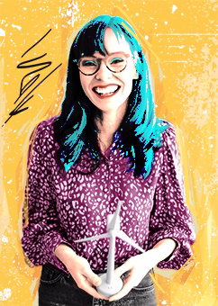 Pop-Art Frau mit Brille hält Kerze auf gelbem Hintergrund